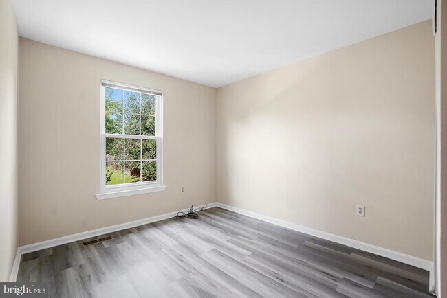 Building Photo - 3121 Benton Square Dr