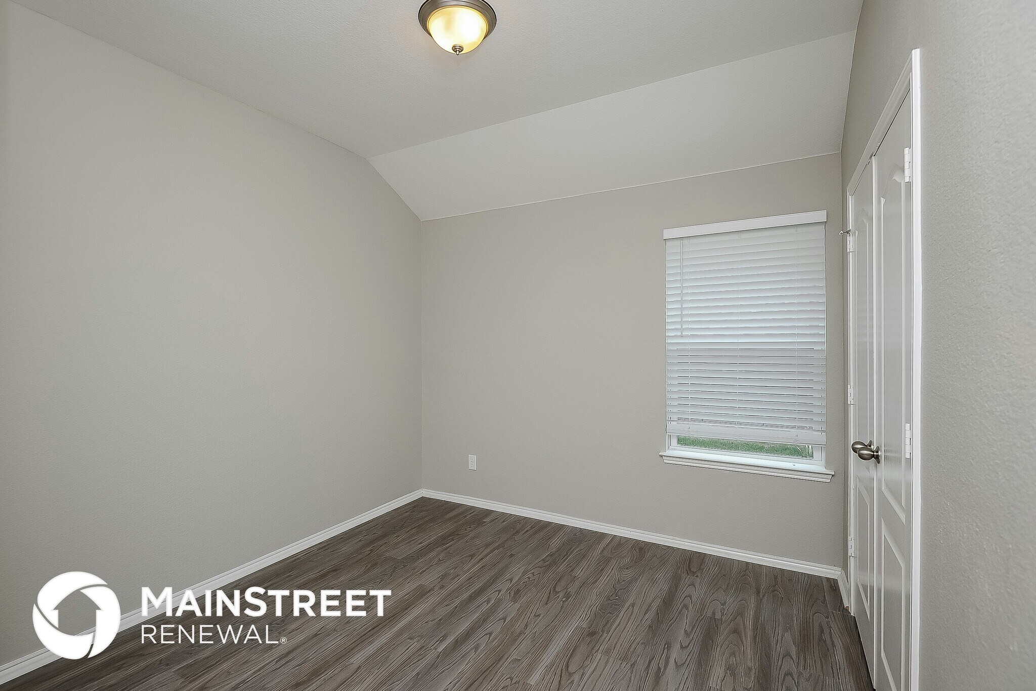 Building Photo - 421 Crescent Creek Ln