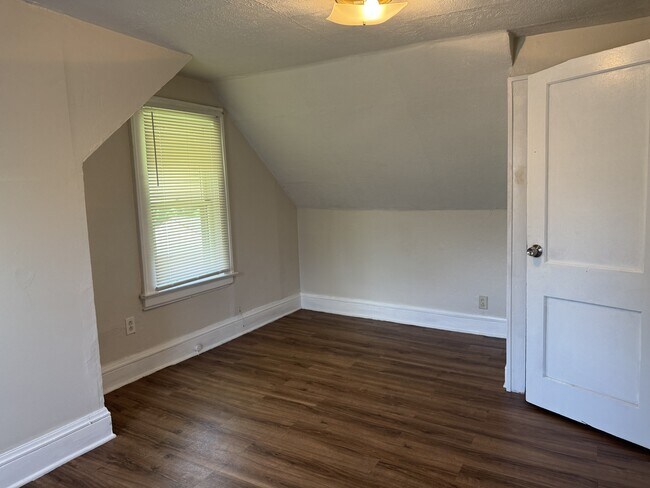 Building Photo - 844 Ardella Ave