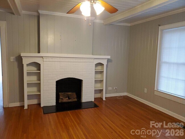 Building Photo - 1506 Wayside Dr