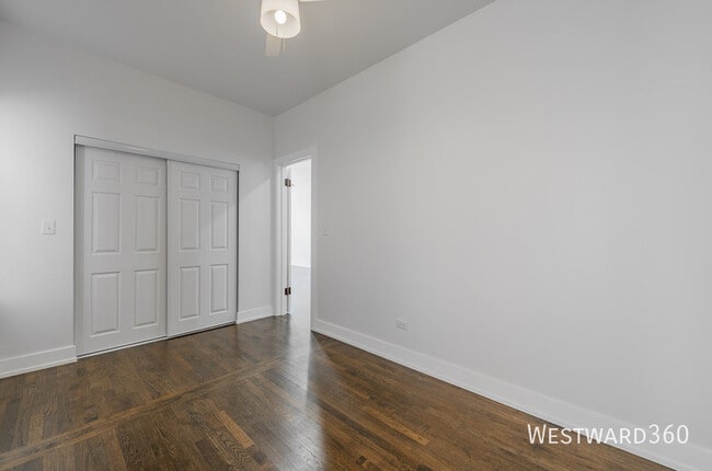 Building Photo - 946 N Drake Ave