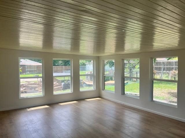 Building Photo - 2539 Highwood Dr