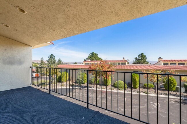 Building Photo - 3447 Skyline Blvd