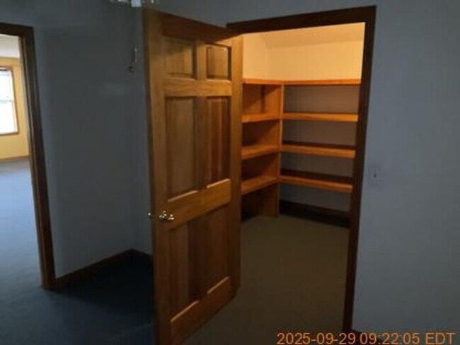 Building Photo - Spacious Home in Leesville