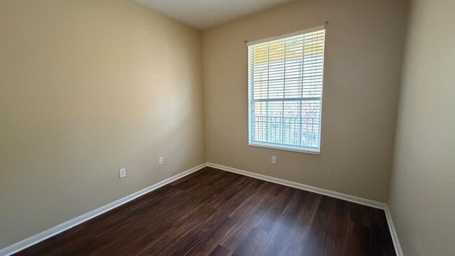 Building Photo - Cute 3/2 Condo in Horizons at Vista Lakes (Gated) with Updated Flooring