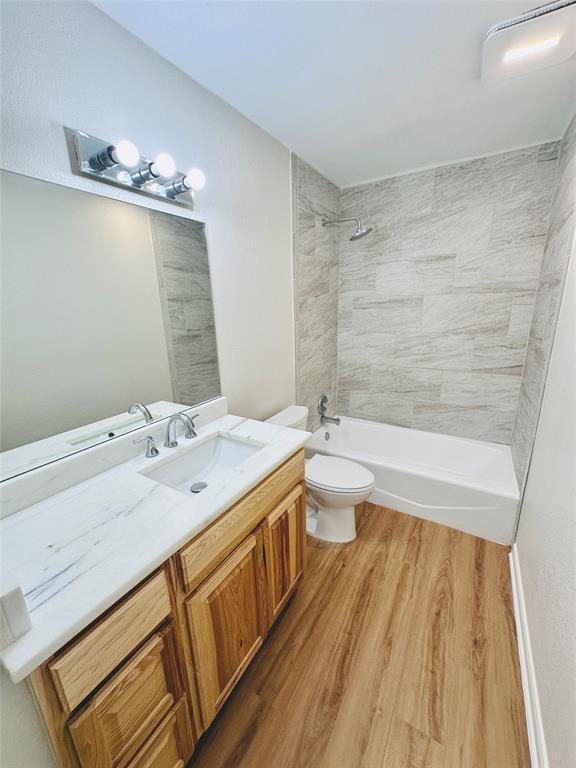 Building Photo - 1605 Somerset Dr