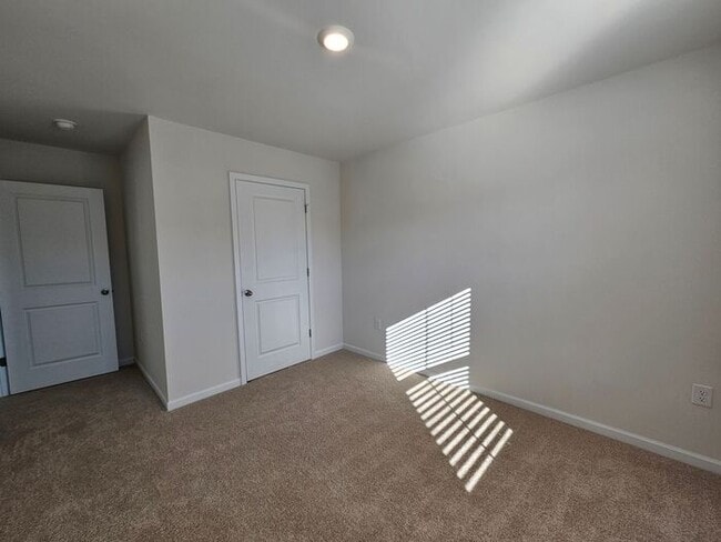 Building Photo - 122 Shumard Ct