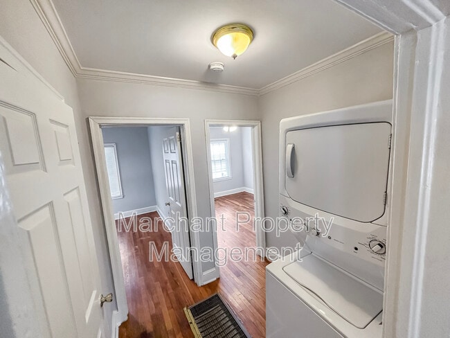 Building Photo - 667 Ravenel St