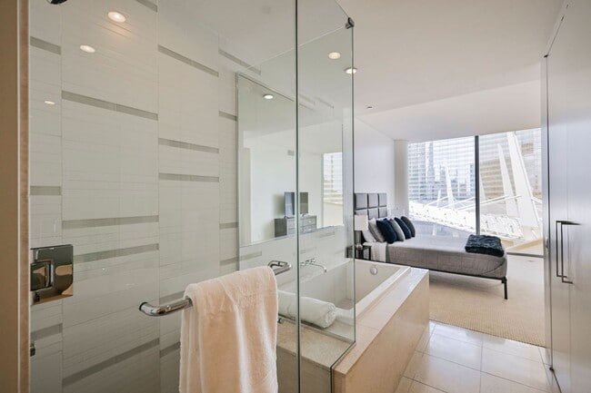 Building Photo - Luxurious premium corner unit nearly 1600 sq ft., Impeccably furnished-turn key- 2 bedroom 2 bath...