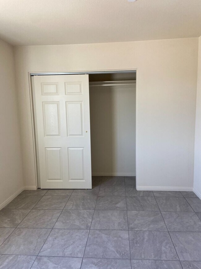 Building Photo - 574 Holt Ave