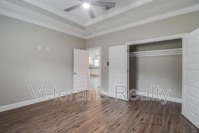 Building Photo - 833 Vee St