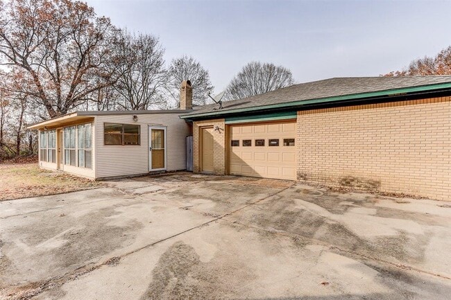 Building Photo - 111 Templeton Rd