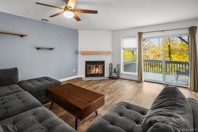 Building Photo - 11 Woods Brooke Ln