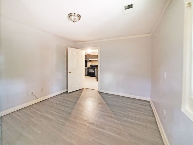 Building Photo - 65 Meldon Ave SE
