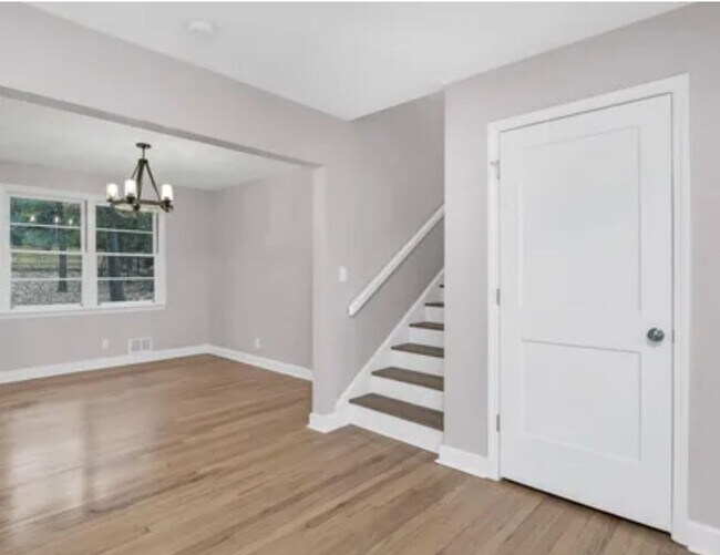 Building Photo - 2534 Forest Dr