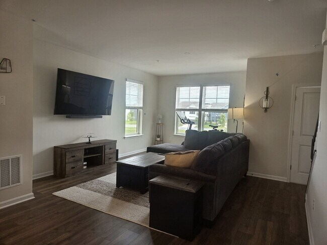 Building Photo - 432 Herringbone Wy