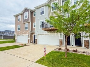 Building Photo - Modern Ankeny Townhome with Two Primary Suites & 2-Car Garage