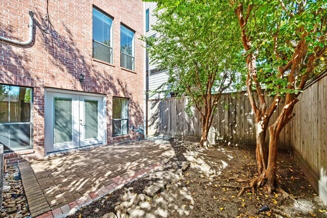 Building Photo - 1231 W Pierce St