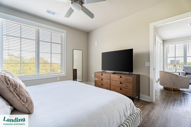 Building Photo - 300 E Broad St