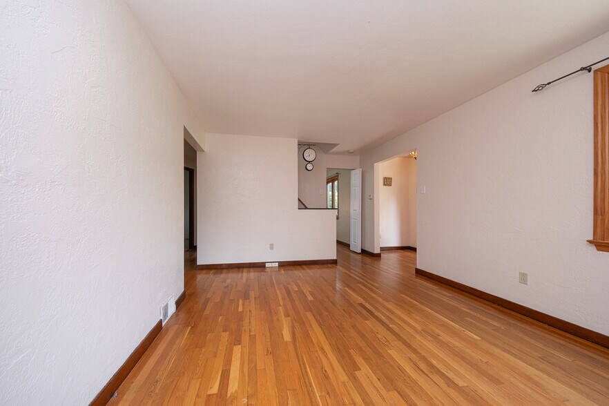 Building Photo - 445 Jenne Dr