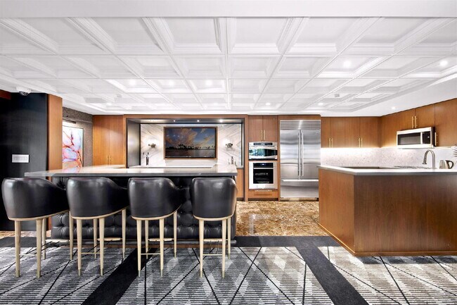 Building Photo - "Stylish 1-Bedroom Condo with Stunning Views in Vibrant San Diego!"