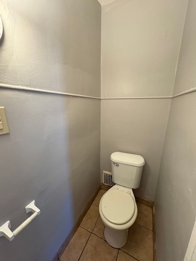 Building Photo - Three bedroom two bathroom home for rent