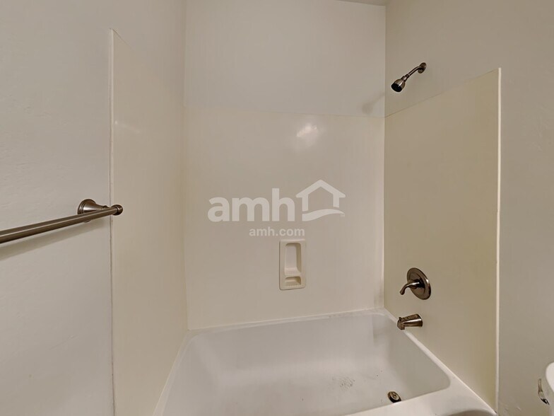 Building Photo - 3405 S 91st Dr