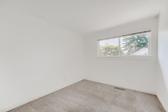 Building Photo - 4bd/2.75ba Renton Home