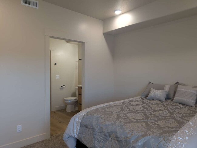Building Photo - Quality 3 Bedroom 2 Bath