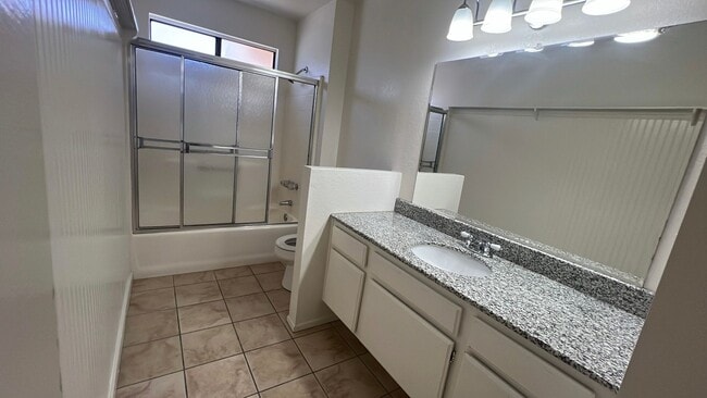 Building Photo - West Palmdale Home