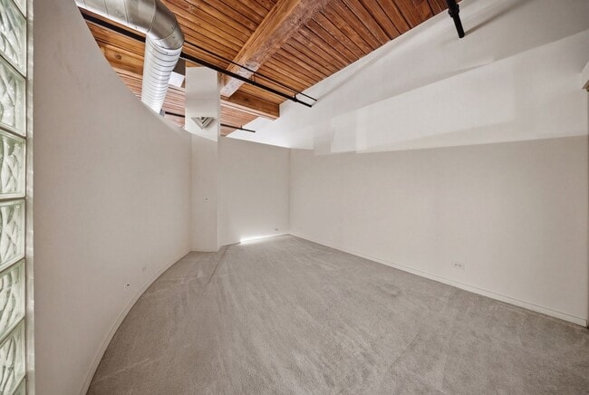 Building Photo - 1000 W Washington Blvd