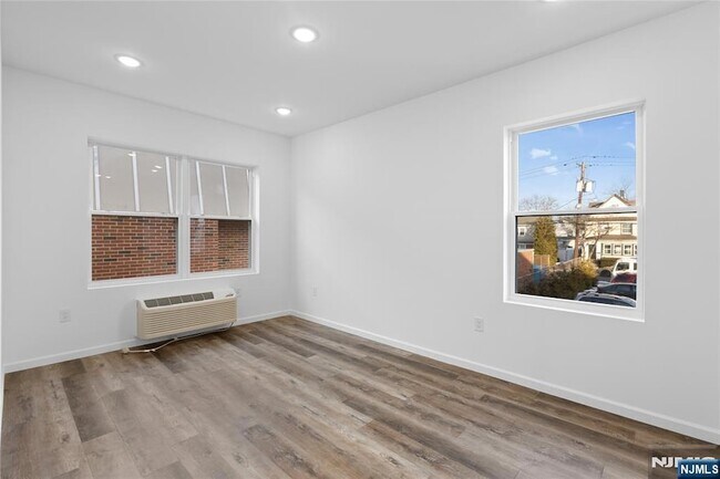 Building Photo - 51 E Main St