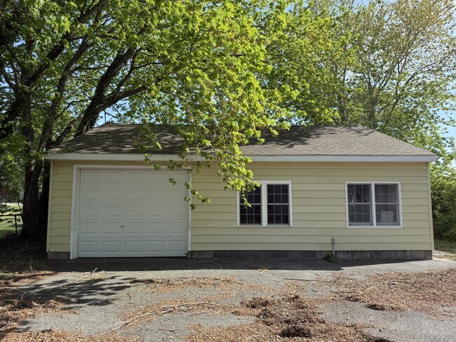 Building Photo - 1513 Princess Anne Ln