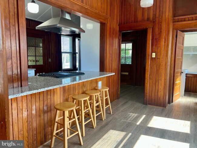 Building Photo - 171 N River Dr
