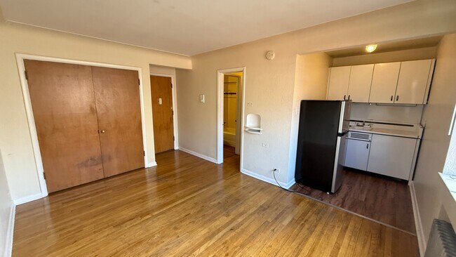 AF903CF3-EE01-42F8-A06F-B23C28D2A3A4 - Hillside Apartments