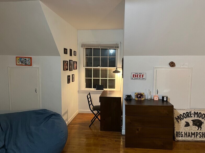 upper east bed - 1816 W Arrowhead Plz