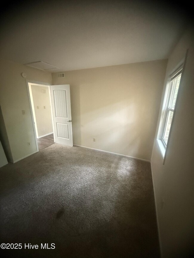 Building Photo - 137 Twinwood Dr