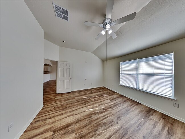 Building Photo - 2518 Halstead Dr