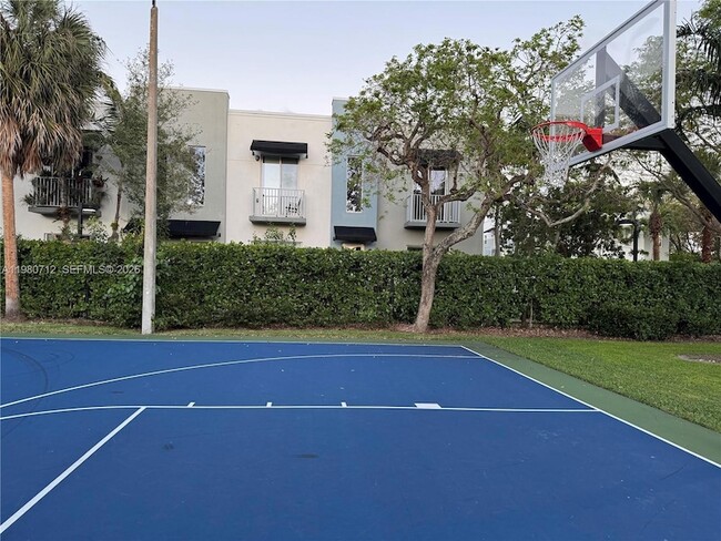 Building Photo - 440 NE 35th Ct