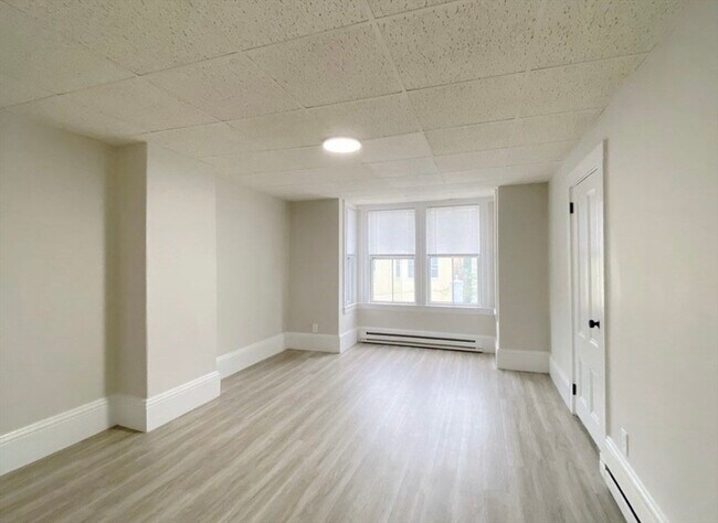 Building Photo - 124 Trenton St