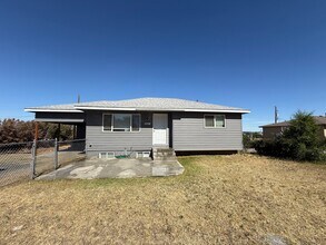 Building Photo - 4245 Joann Dr NE