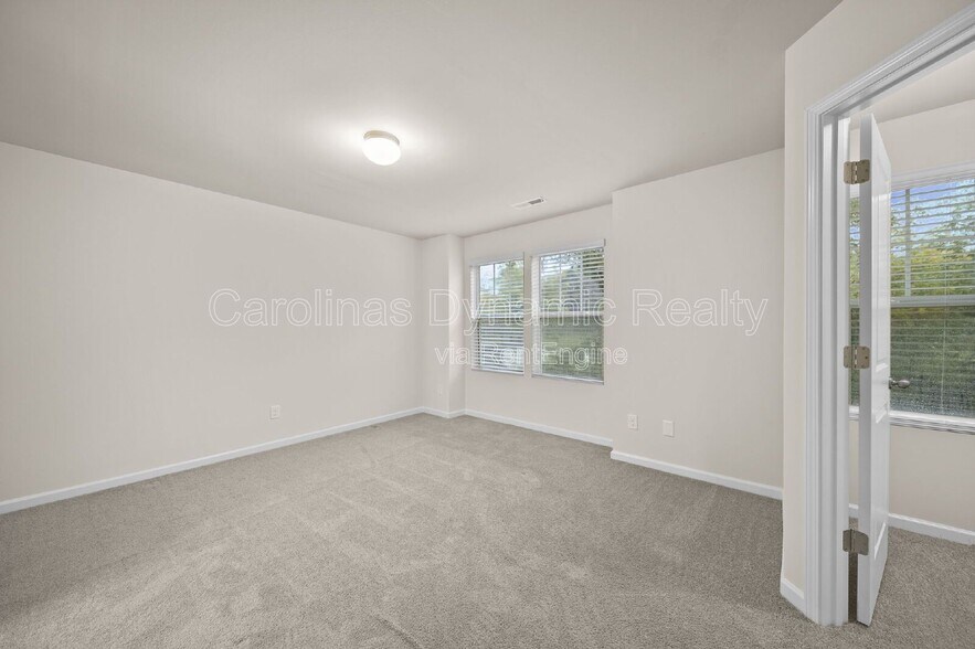 Building Photo - 711 Lackey St