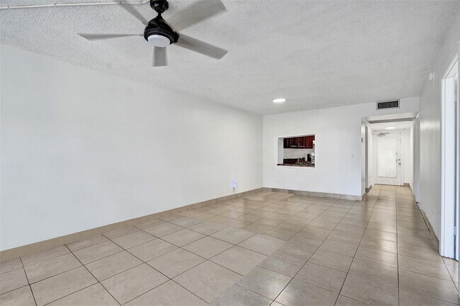 Building Photo - 9440 Poinciana Pl