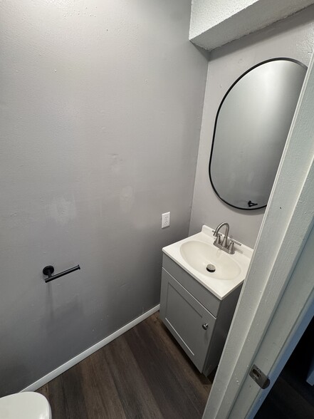 Half bath in master - 205 S Forester Dr