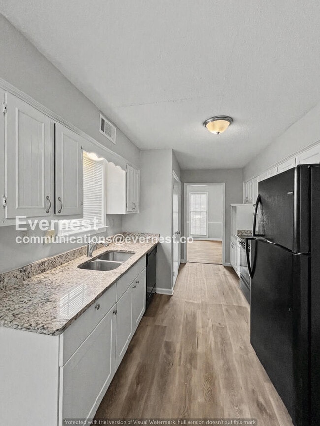 Building Photo - Limited Time Special Offer! / 4 Bed, 2 Bath Home with Carport / Pet-Friendly / Available Now!