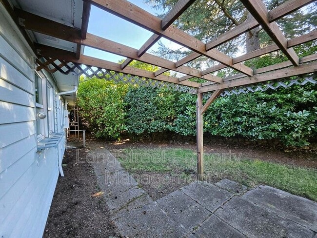 Building Photo - 11870 SW Park Way