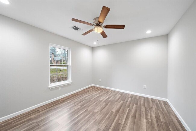 Building Photo - 3527 Willie Way