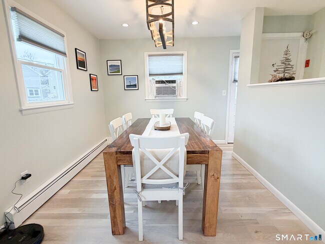 Building Photo - 945 E Broadway