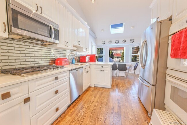 Building Photo - 972 South End