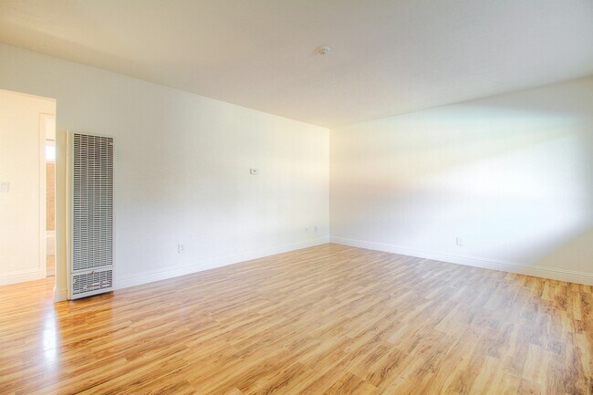 Building Photo - 6233 Montecito Blvd